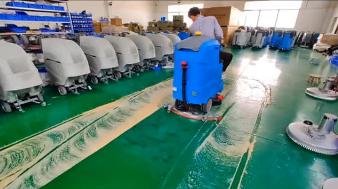 坦洁2023年还在用人工的物业保洁不妨试试洗地机吧